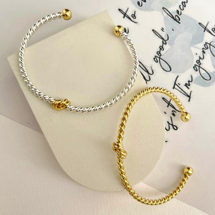 بنگل النگویی استیل طرح گره طلایی و نقره ای
