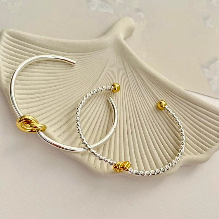 بنگل النگویی استیل طرح گره طلایی و نقره ای